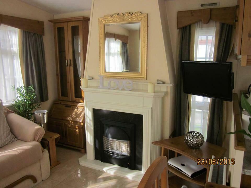 33 Beach Retreat Lodge Pevensey Bay Holiday Park ภายนอก รูปภาพ